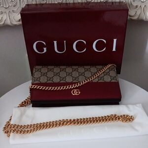 ***Sale Ends 4/10*** BNWT Gucci Burgundy and Gold Chain Wallet